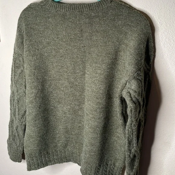 Belle by Belldini women’s crew neck high dimensional sweater in green and size L - Picture 2 of 8